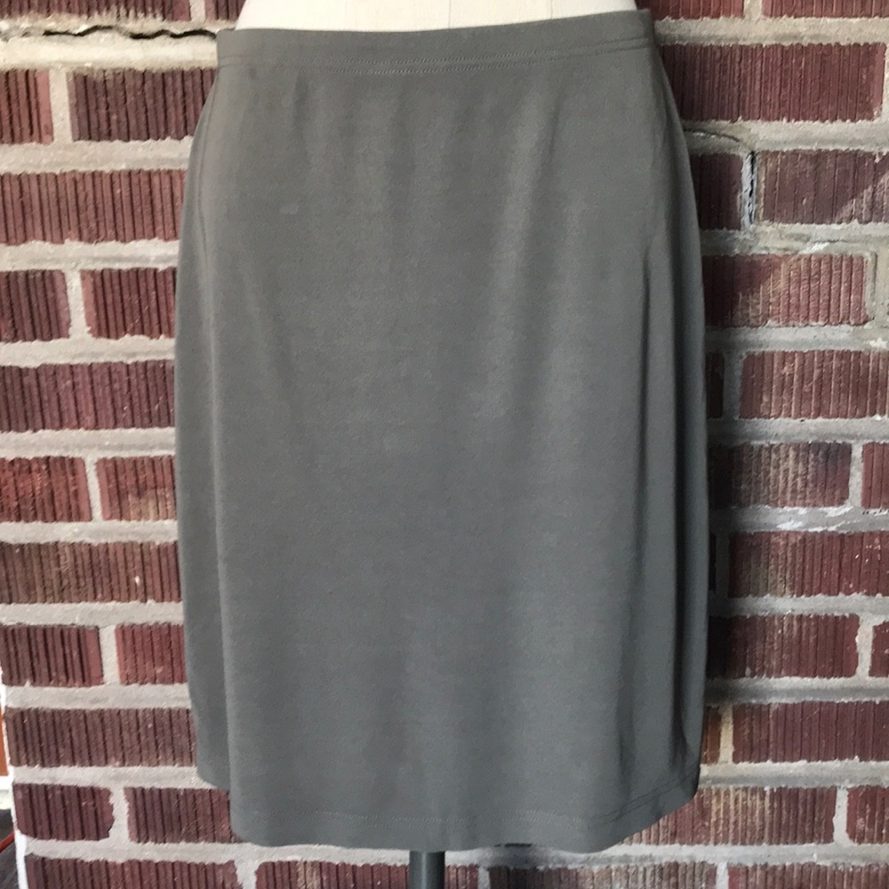 Old navy women’s mini skirt with two splits.